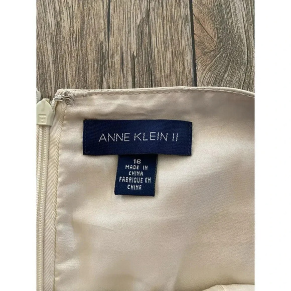 Anne Klein II Women's Cream Back Zip Mini Skirt Size 10 - Picture 3 of 5